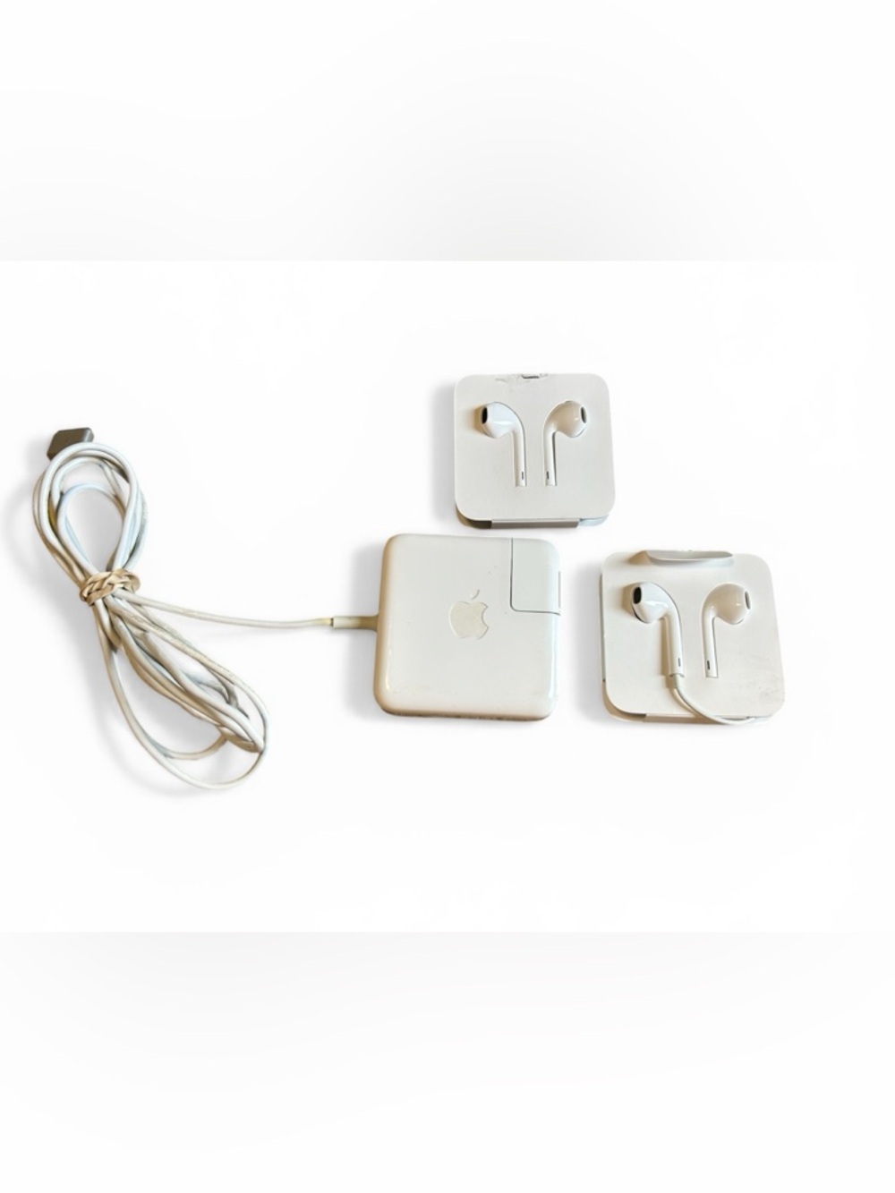 Apple EarPods Lightning + MagSafe 2 Charger A1436 & Adapter OEM Bundle - Picture 1 of 12